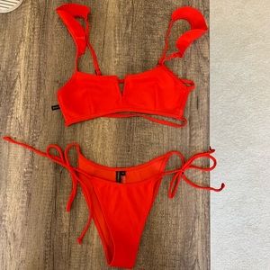 Kendall and Kylie swimsuit